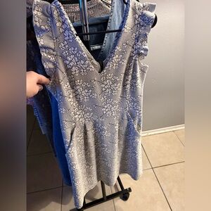 Tabitha Sleeveless V-Neck Floral Dress Top in Light Gray